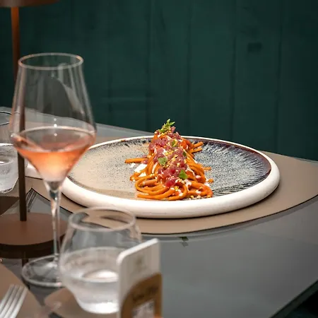 Rosa Antico Dimora Storica Hotel 4*